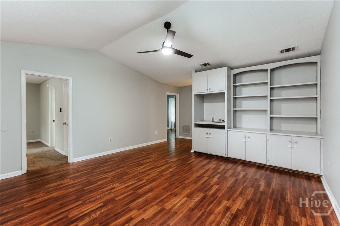 180 Oak Dr - Photo 4 of 33