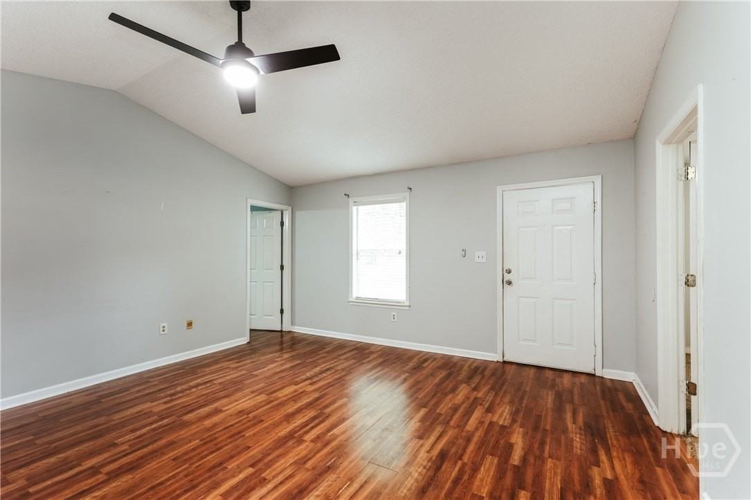 180 Oak Dr - Photo 5 of 33