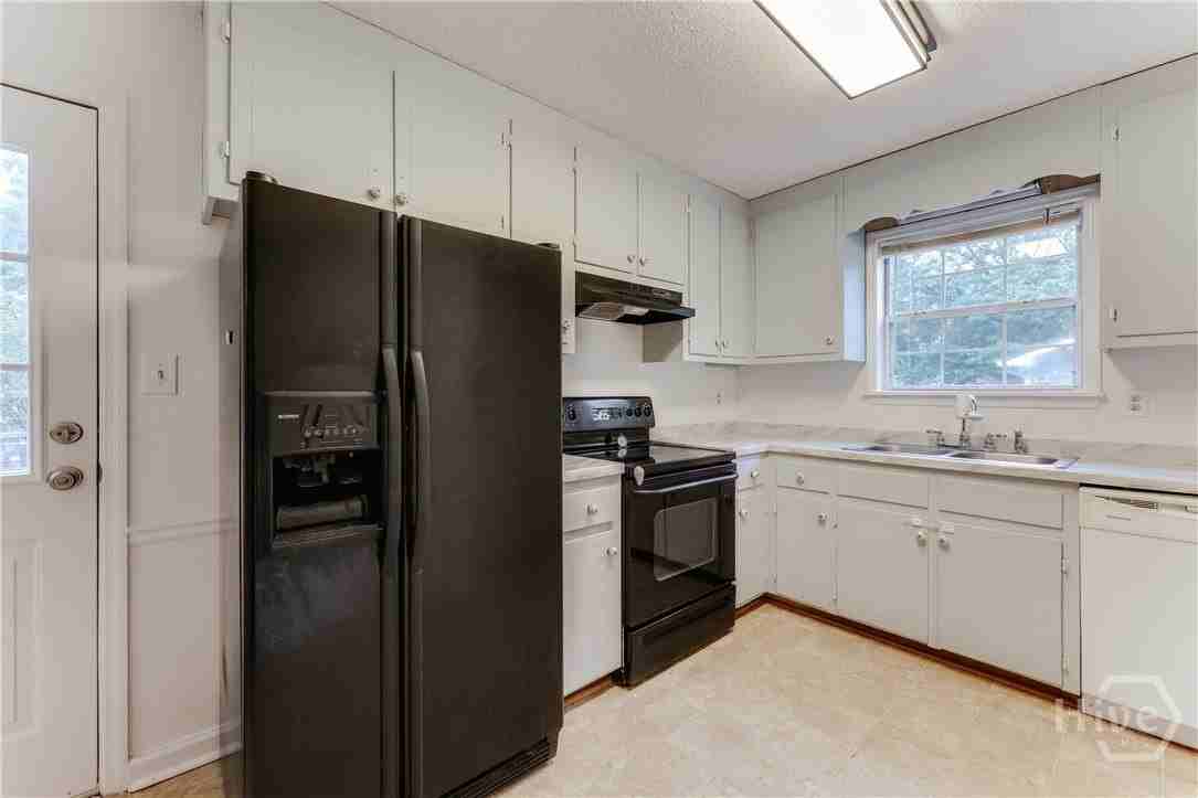180 Oak Dr - Photo 6 of 33