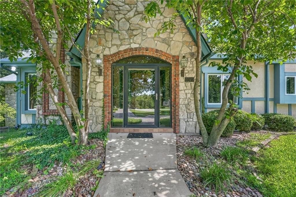 6807 Cedar Bend Street NW - Photo 4 of 50