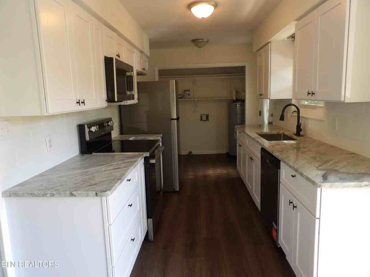 111 Jasper Dr - Photo 3 of 20