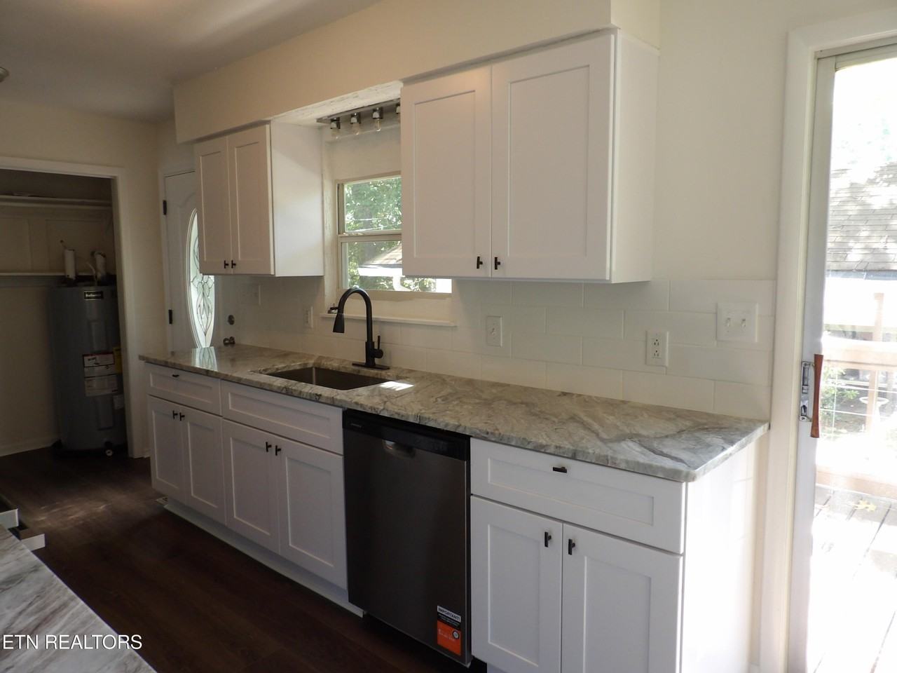 111 Jasper Dr - Photo 5 of 20
