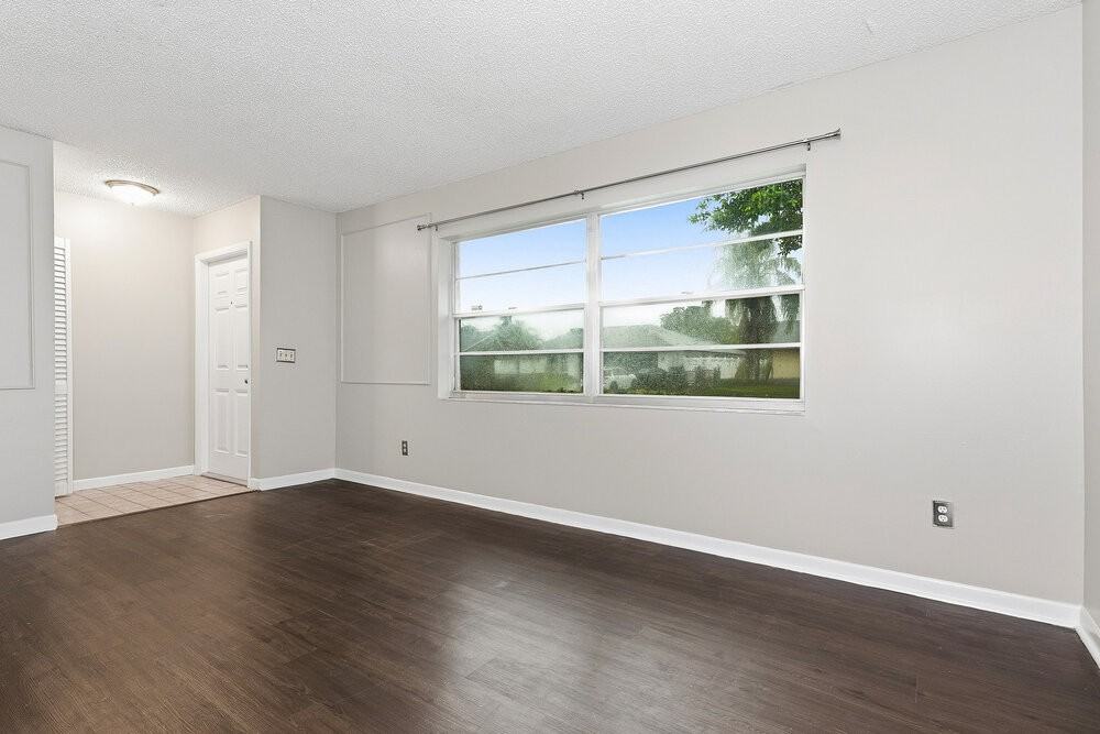 156 Cordoba Cir - Photo 4 of 16