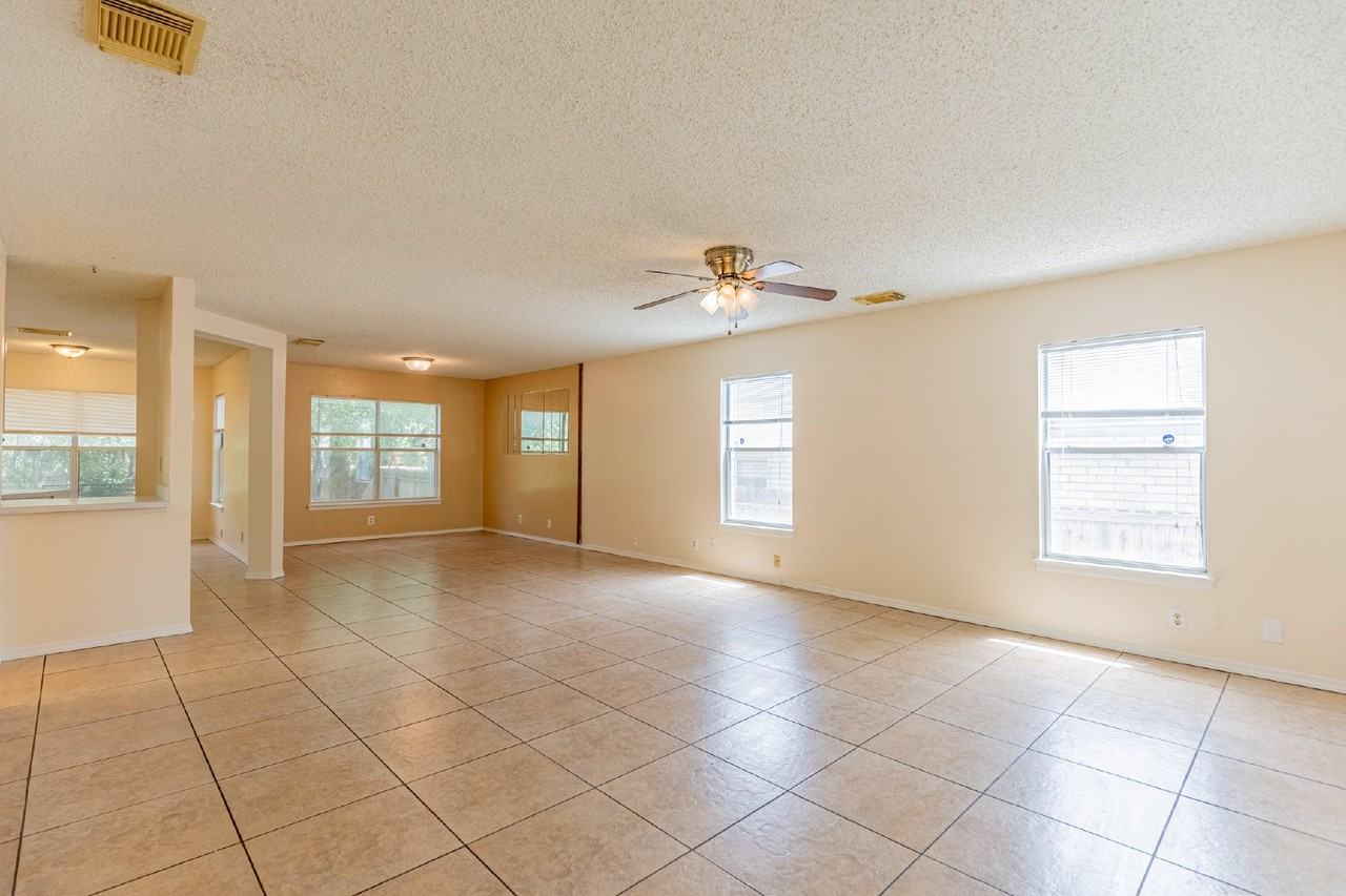 7835 Sandpiper Park Dr - Photo 6 of 39