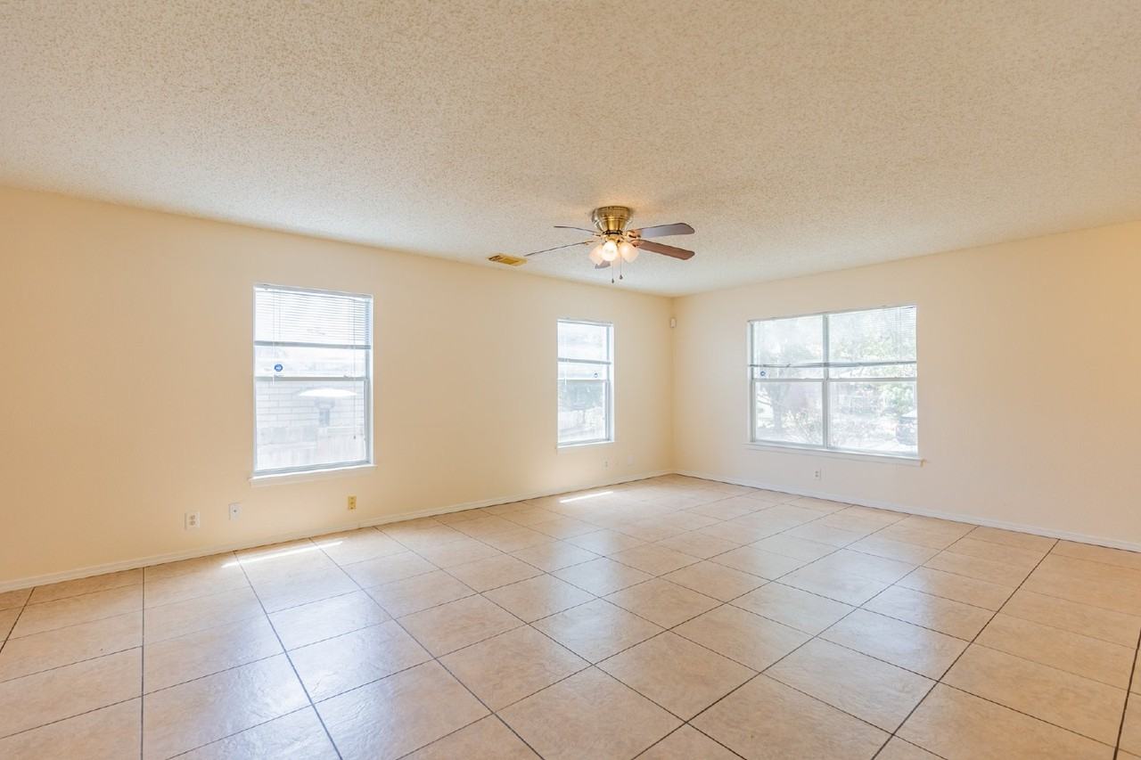 7835 Sandpiper Park Dr - Photo 7 of 39