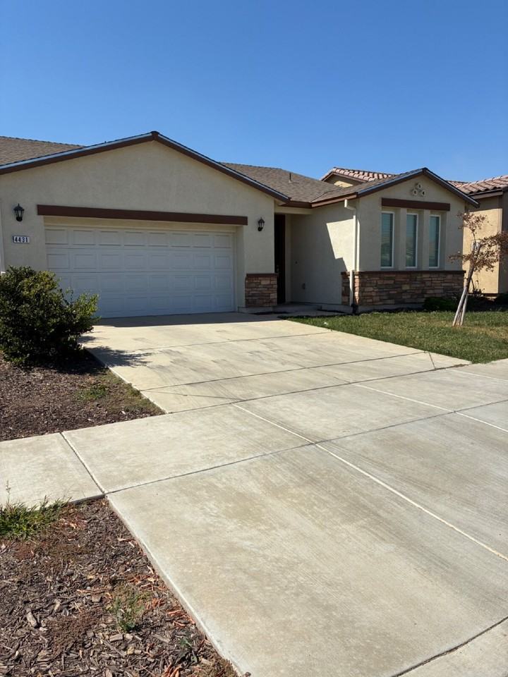 4431 Andrea Dr - Photo 3 of 41