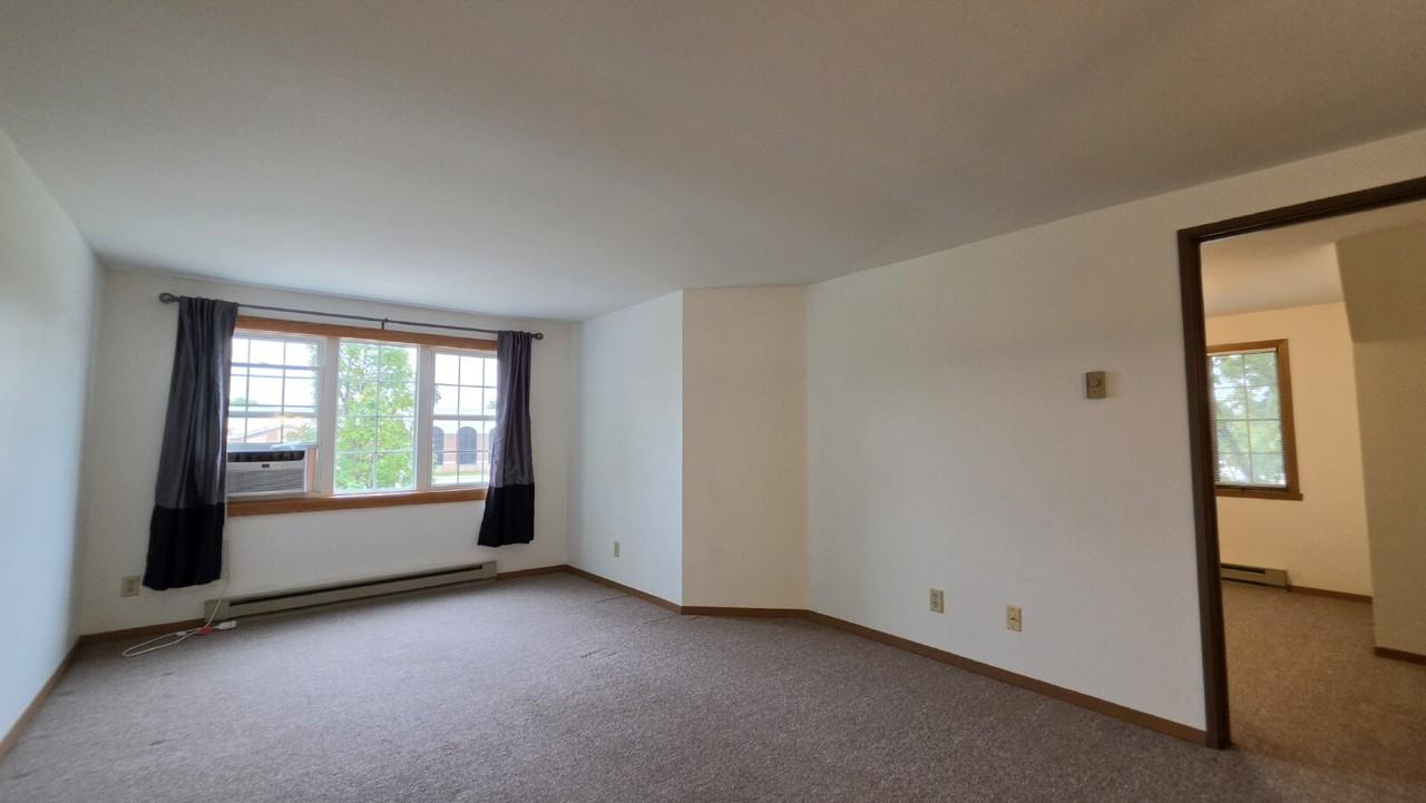 103 N Elm St Apt E - Photo 7 of 16