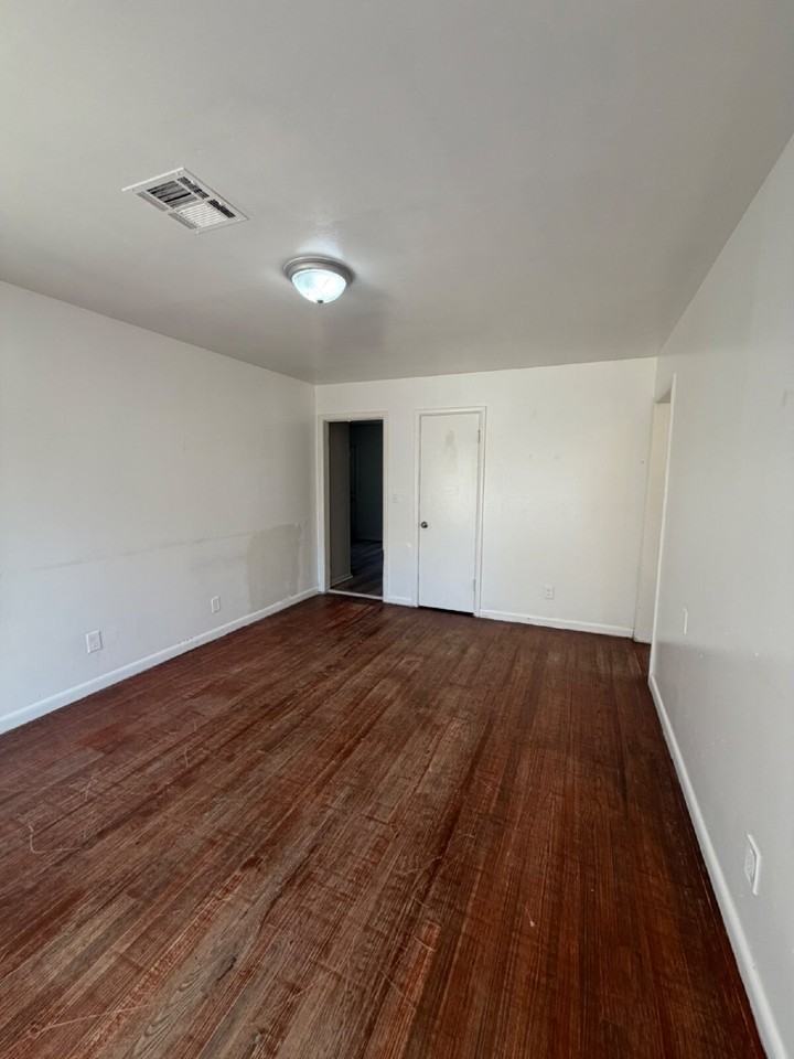 3121 Ne 14th St - Photo 3 of 13