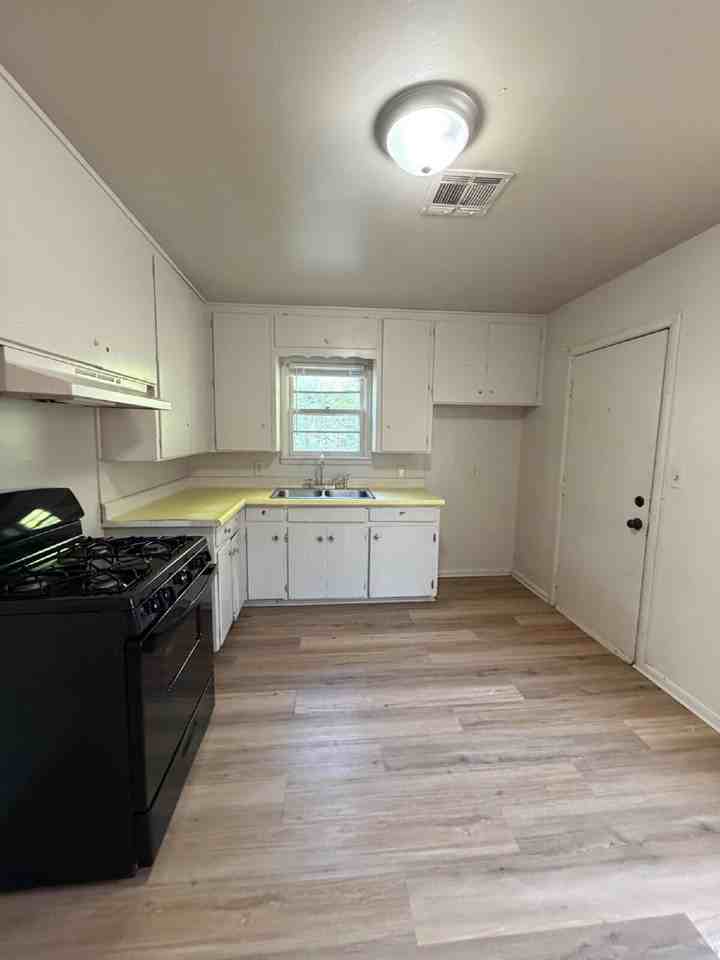 3121 Ne 14th St - Photo 4 of 13