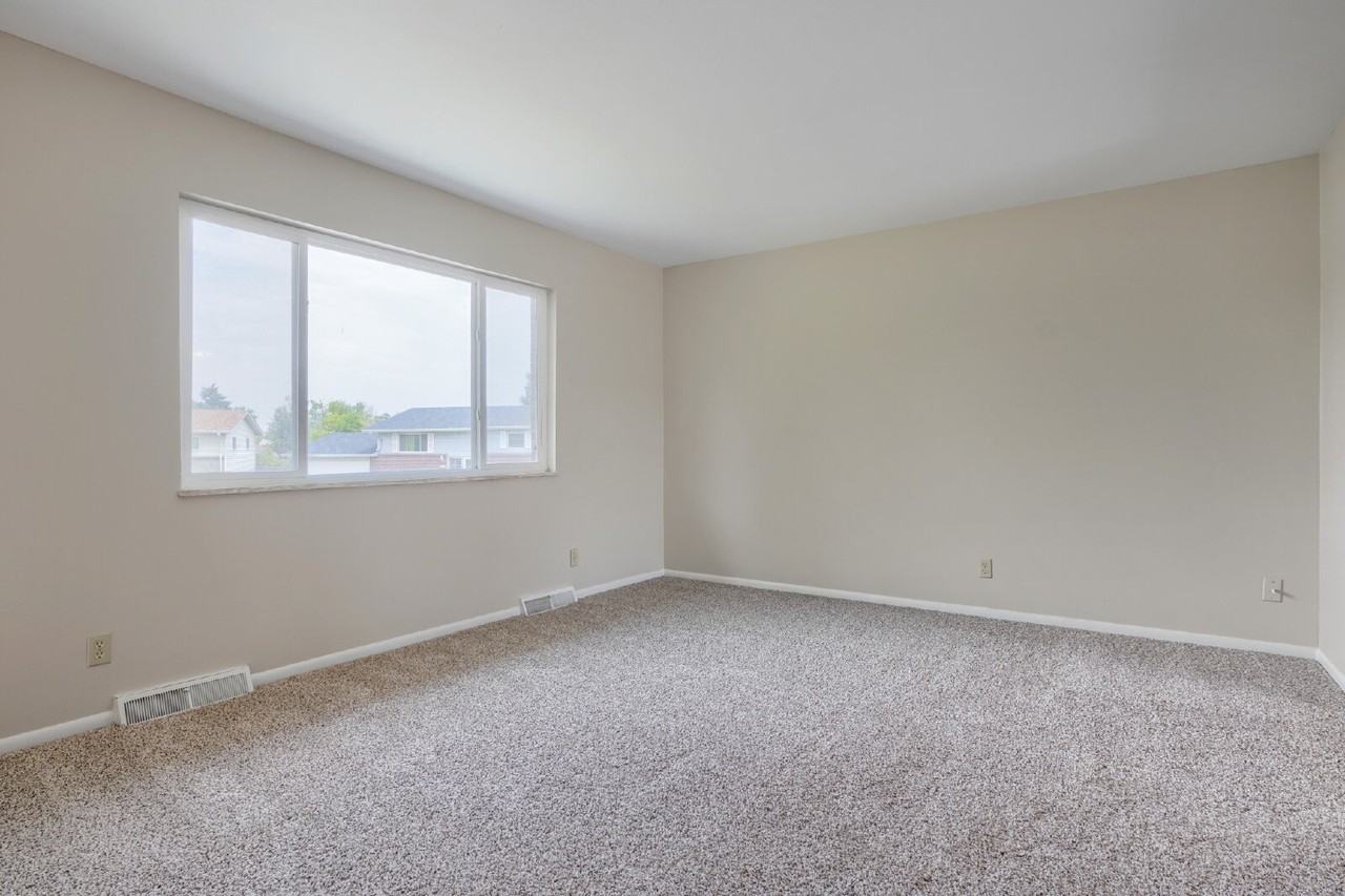 1068 Norfolk St - Photo 4 of 30