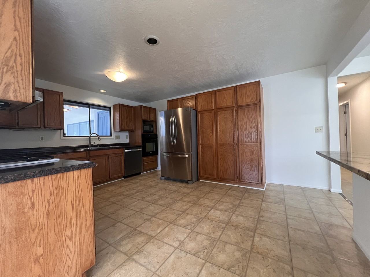 2420 Olive St - Photo 4 of 25