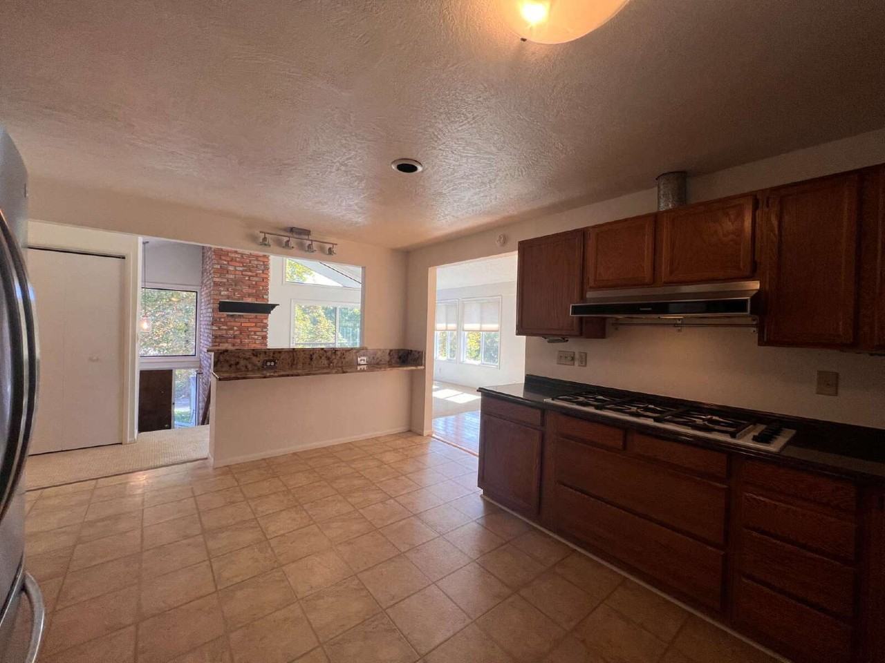 2420 Olive St - Photo 5 of 25