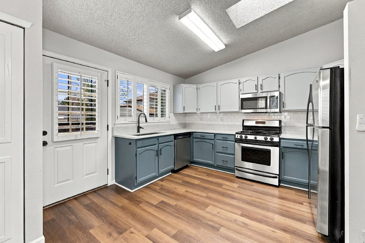20597 E 42nd Ave - Photo 5 of 34