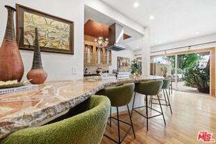 612 S Barrington Ave #213 - Photo 1 of 1
