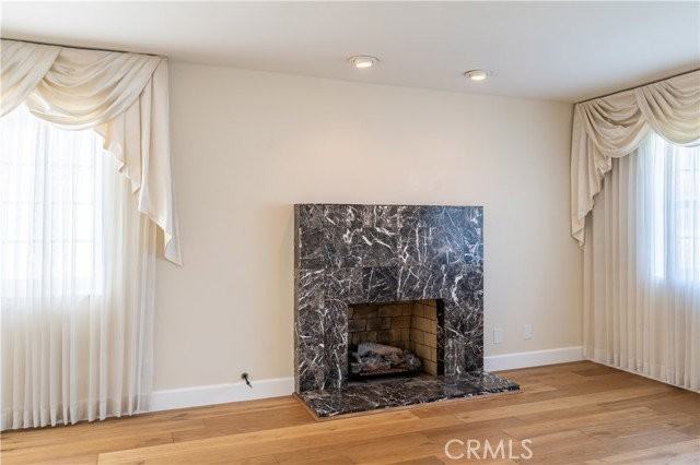 23603 Oakrest Ln - Photo 3 of 8
