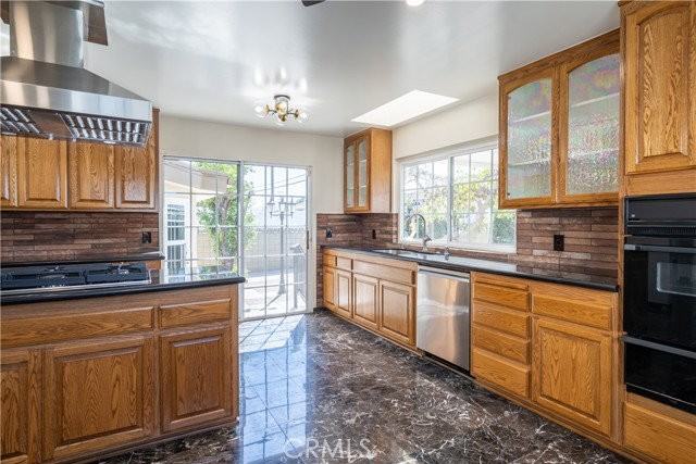 23603 Oakrest Ln - Photo 6 of 8