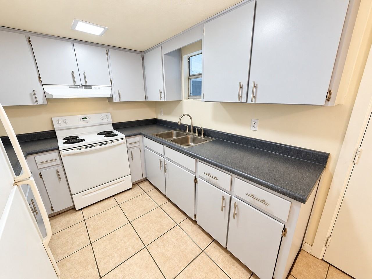 904 2nd Houses Lane - Photo 3 of 15