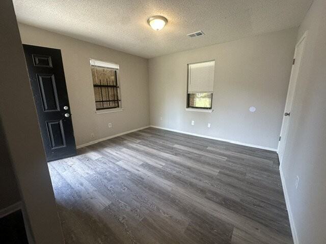 1220 Pond St - Photo 3 of 11