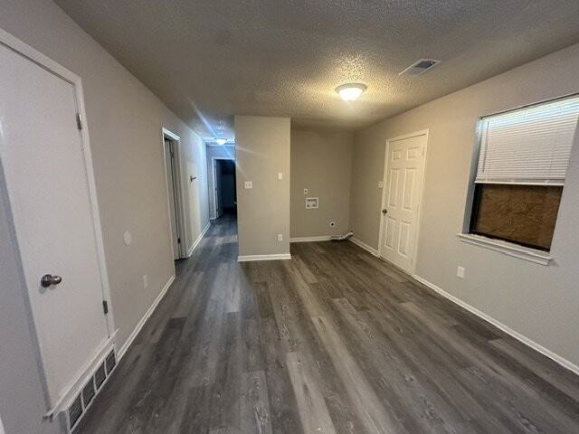 1220 Pond St - Photo 5 of 11