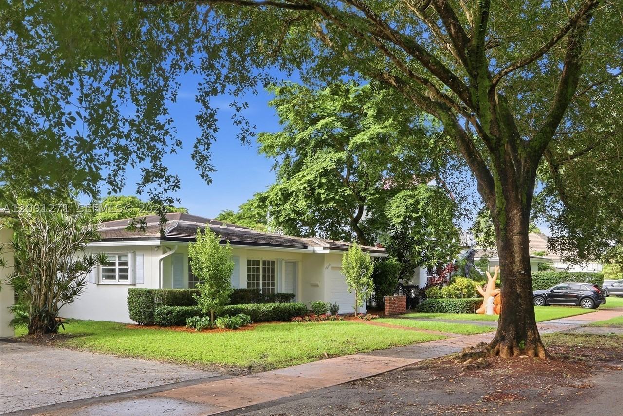 1530 Catalonia Ave - Photo 4 of 50