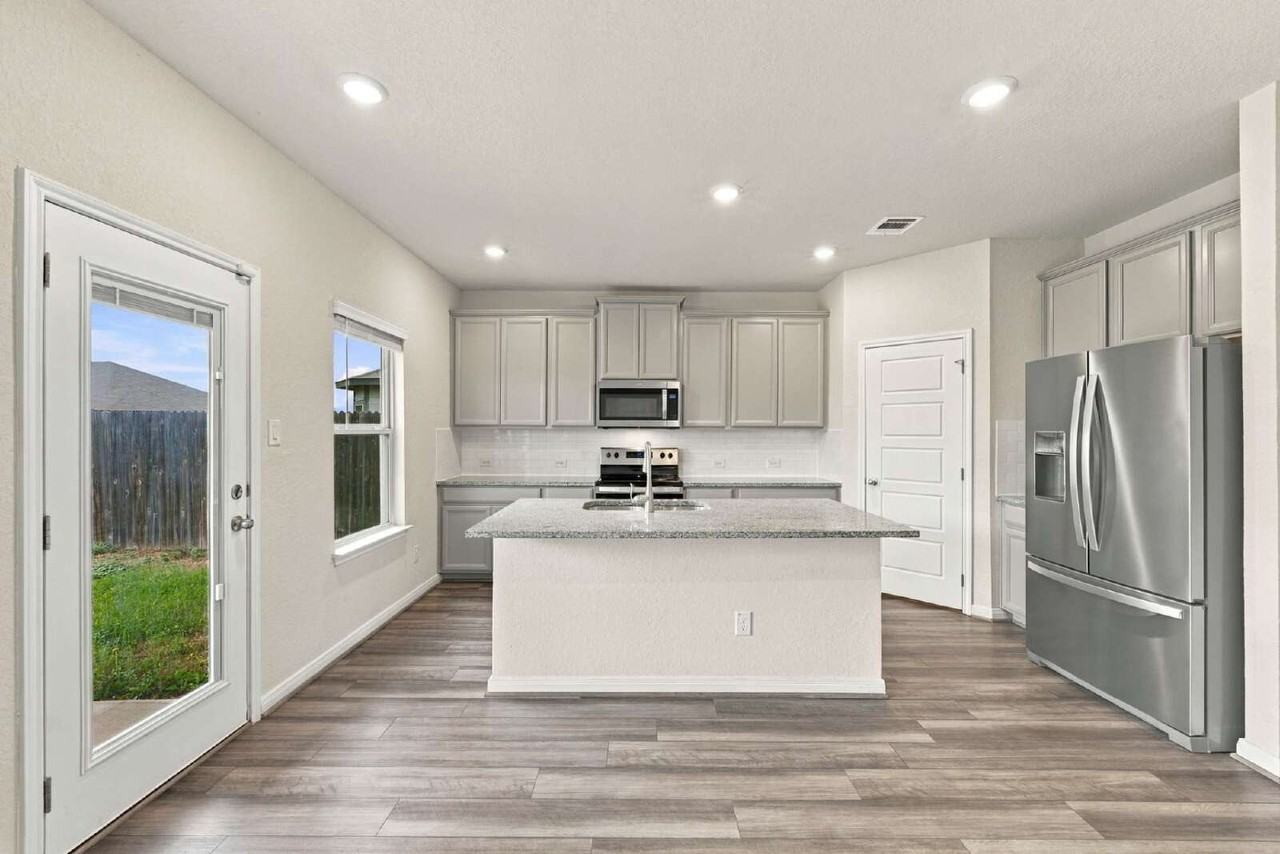 9515 Bonito Falls Dr - Photo 2 of 20