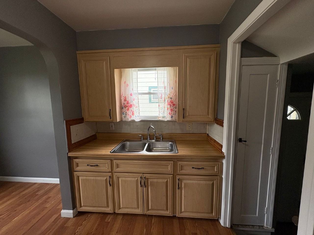 5210 Cato St - Photo 4 of 10