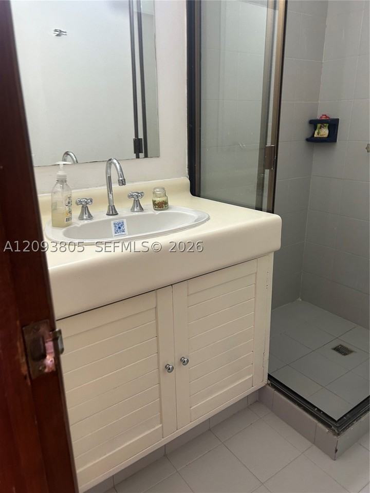 CRA 11 A 134 B 59 #103 - Photo 7 of 27