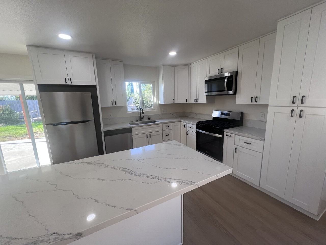 4009 Genine Dr - Photo 4 of 28