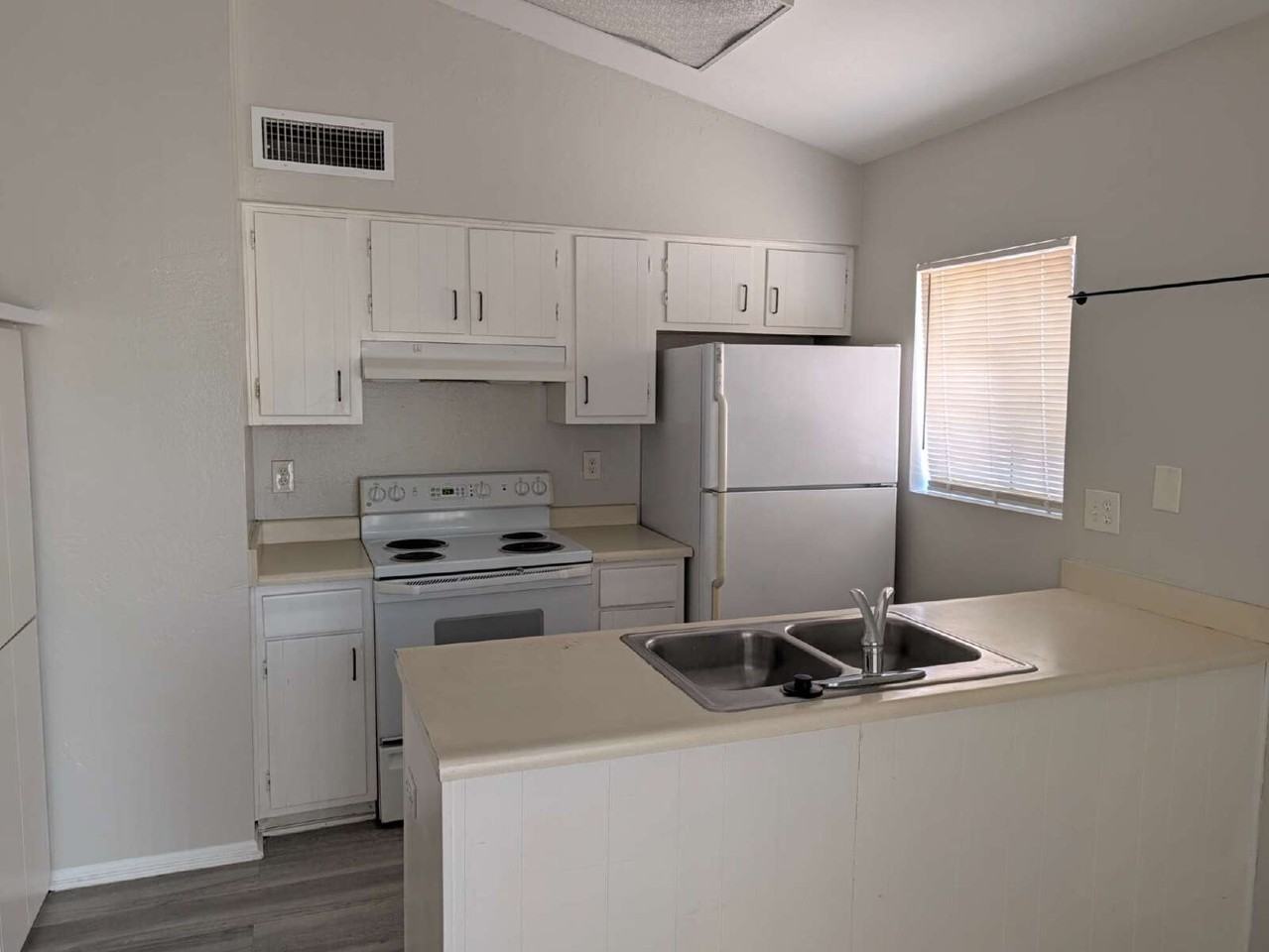 26 W Concorda Dr #103 - Photo 7 of 29