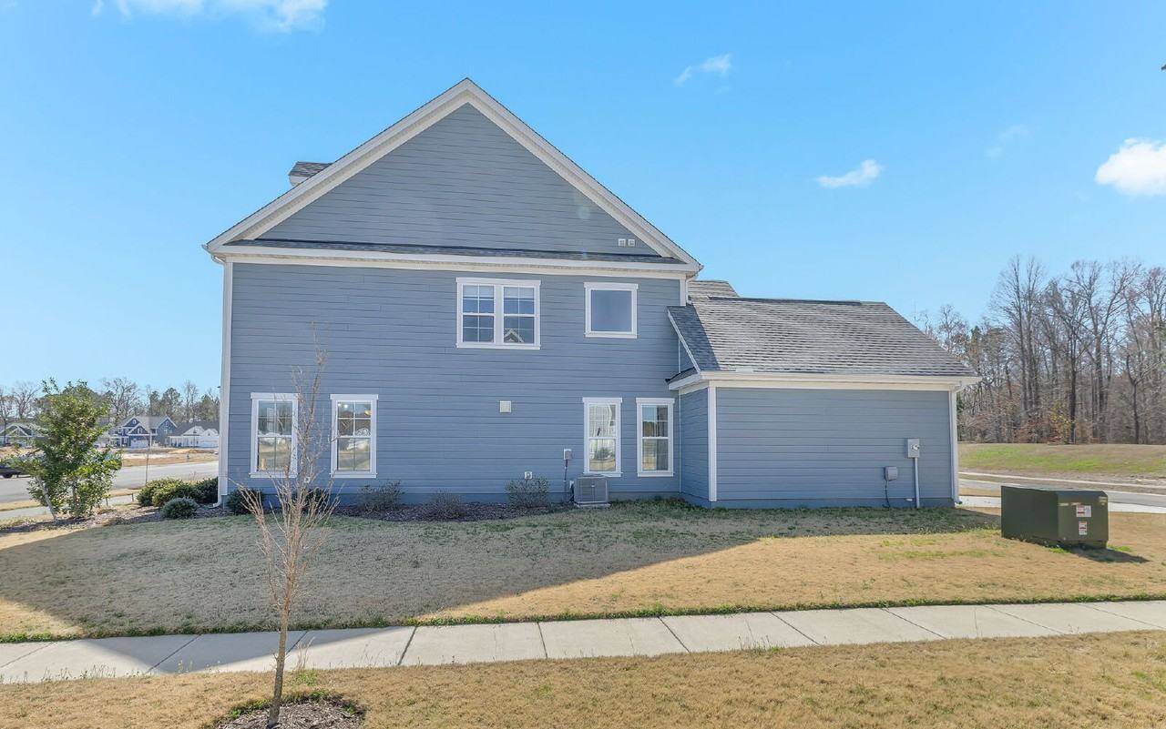 2216 Hampton Roads Pkwy - Photo 5 of 50