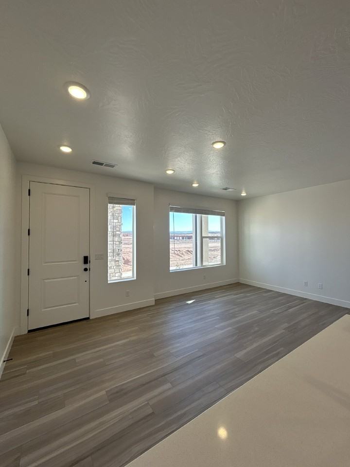 1068 E Malibu Ln - Photo 2 of 33