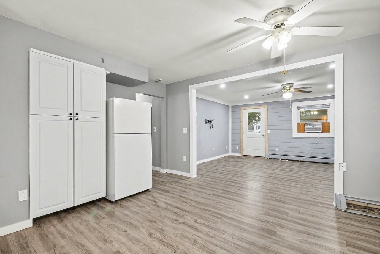 29 68th St Sw #2 - Photo 4 of 13