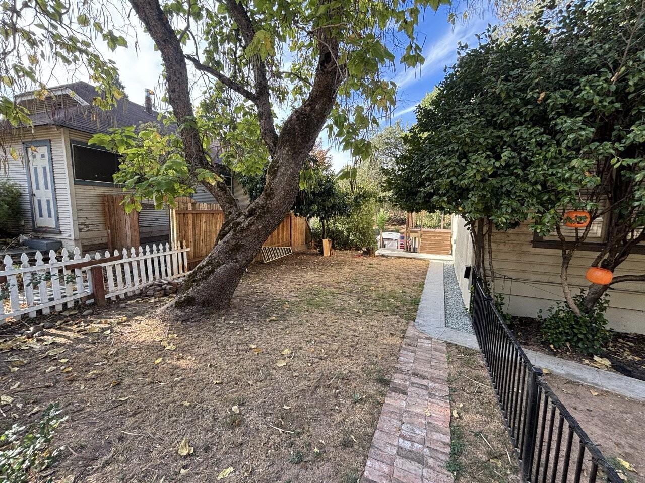 2892 Coloma St - Photo 2 of 11