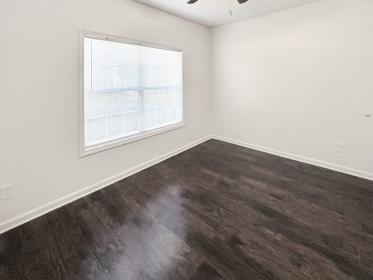 565 Clairidge Ln - Photo 5 of 29