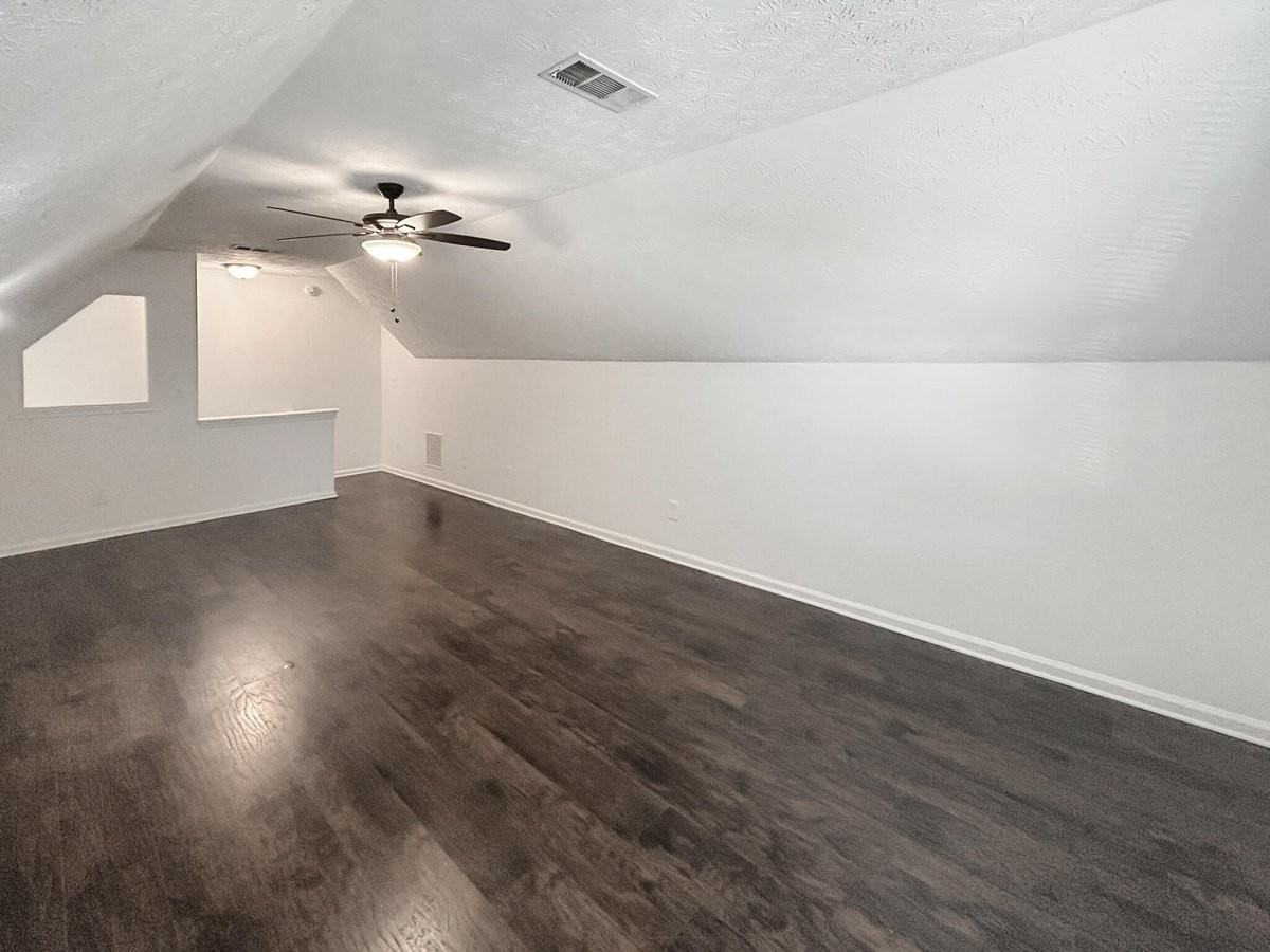 565 Clairidge Ln - Photo 7 of 29