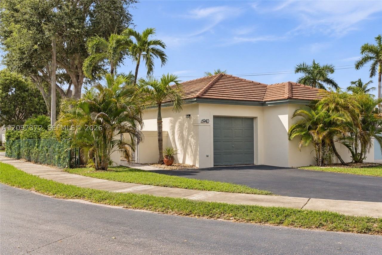 6940 Sw 148th Ln - Photo 2 of 30