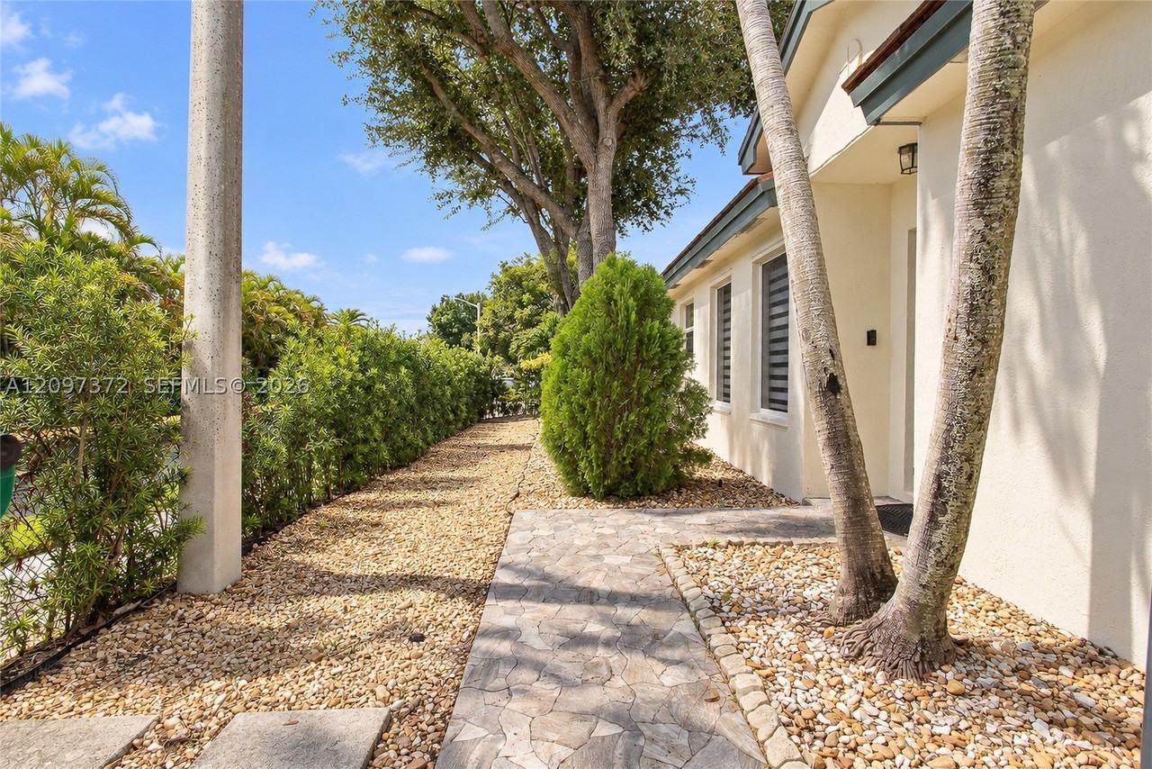 6940 Sw 148th Ln - Photo 6 of 30