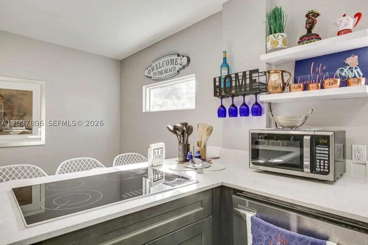 1237 Sw 28th St - Photo 6 of 19