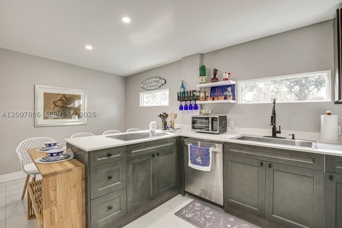 1237 Sw 28th St - Photo 7 of 19
