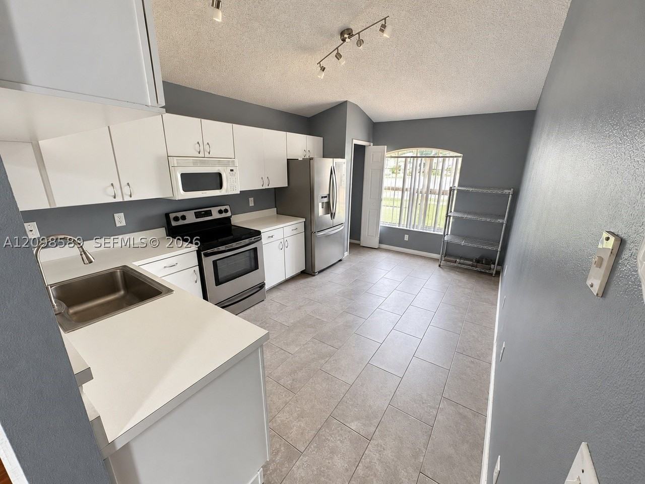 12550 Castlemain Trl - Photo 4 of 11