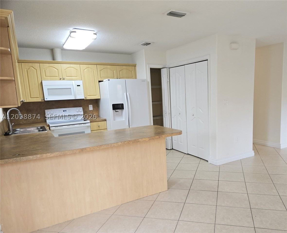 2652 Sw 31st Ct #2652 - Photo 7 of 16