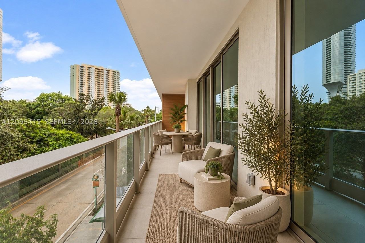 2200 Brickell Ave #201