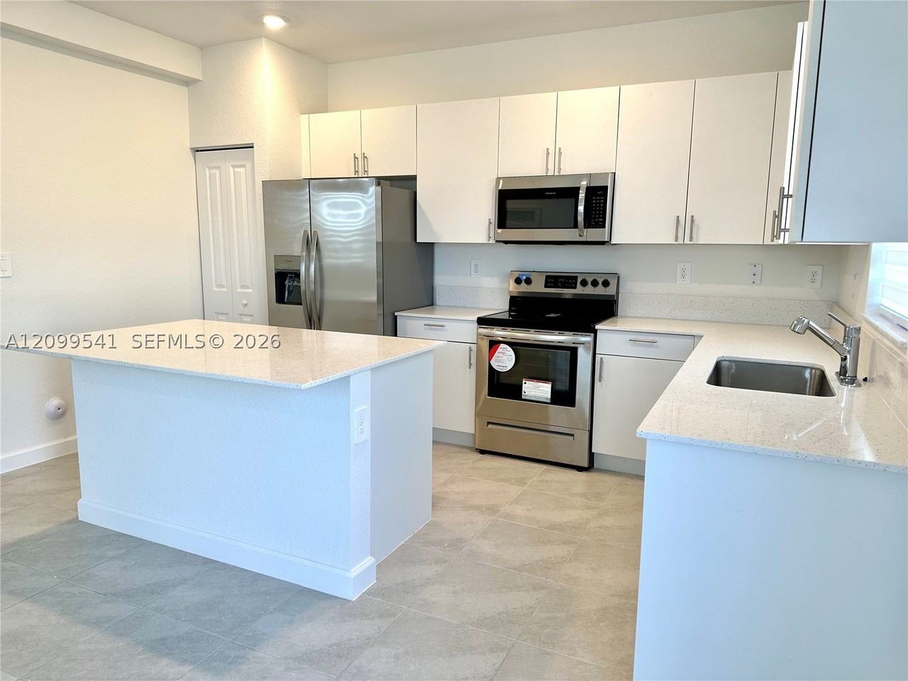 13030 Sw 232nd Ter - Photo 4 of 21