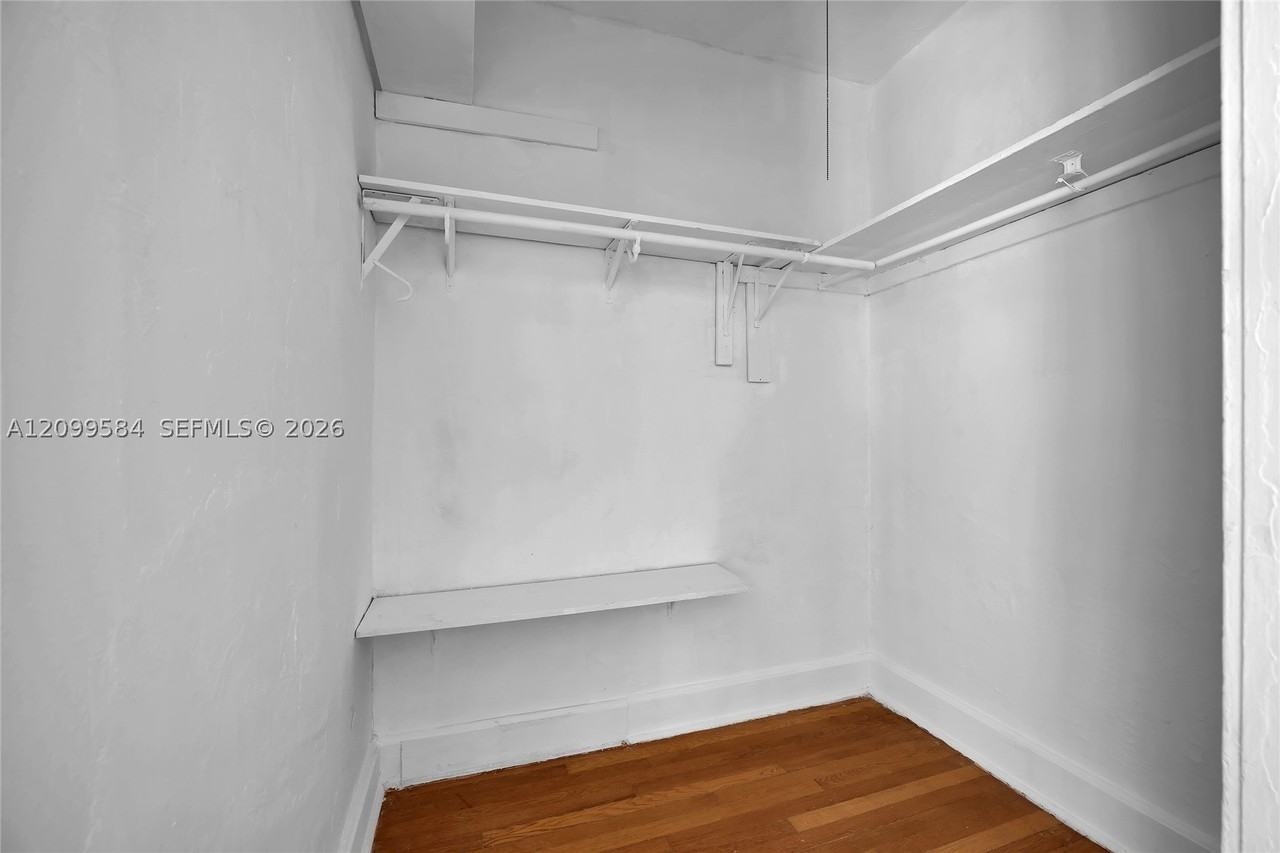 670 W 46th St #7 - Photo 6 of 17