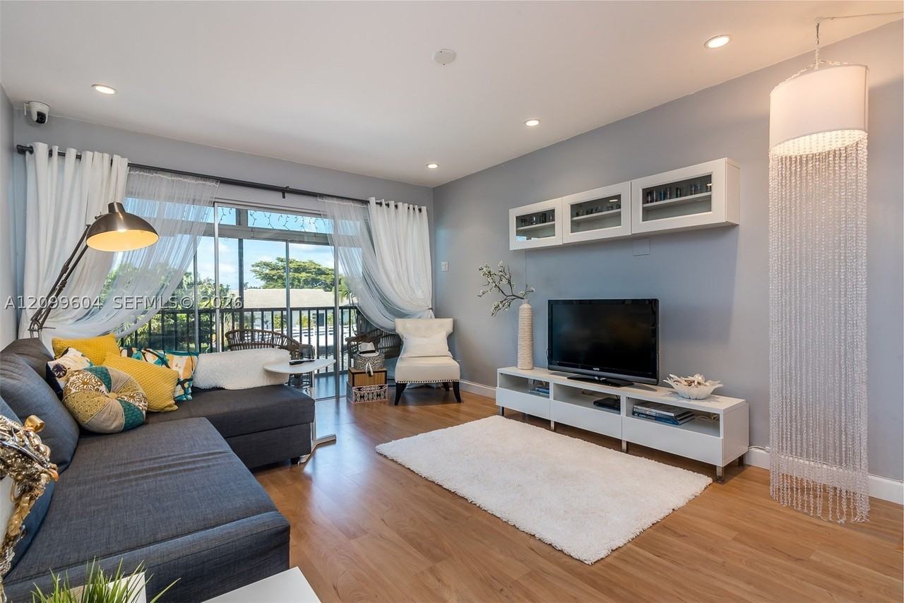 2801 Ne 33rd Ct #204 - Photo 5 of 21