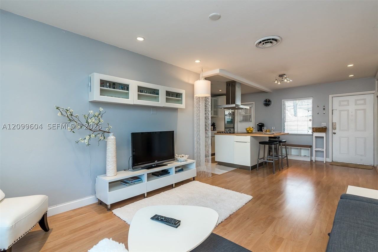2801 Ne 33rd Ct #204 - Photo 7 of 21