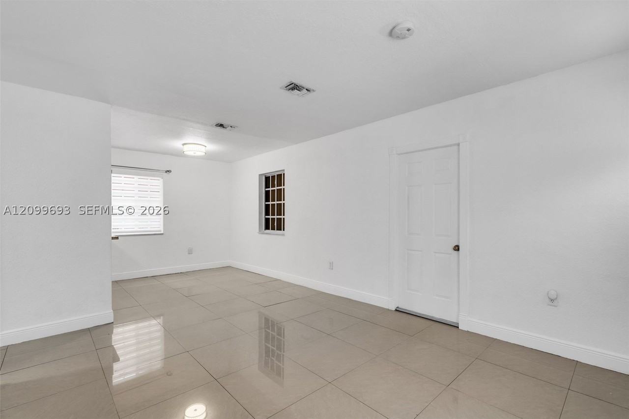 13470 Nw 16th Ave - Photo 5 of 27