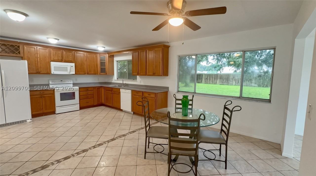 731 24th St Sw #5 - Photo 5 of 17