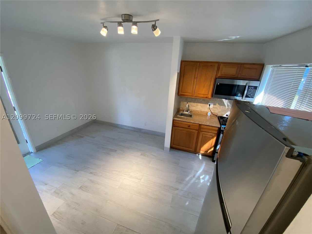 1723 Liberty St #8 - Photo 3 of 6