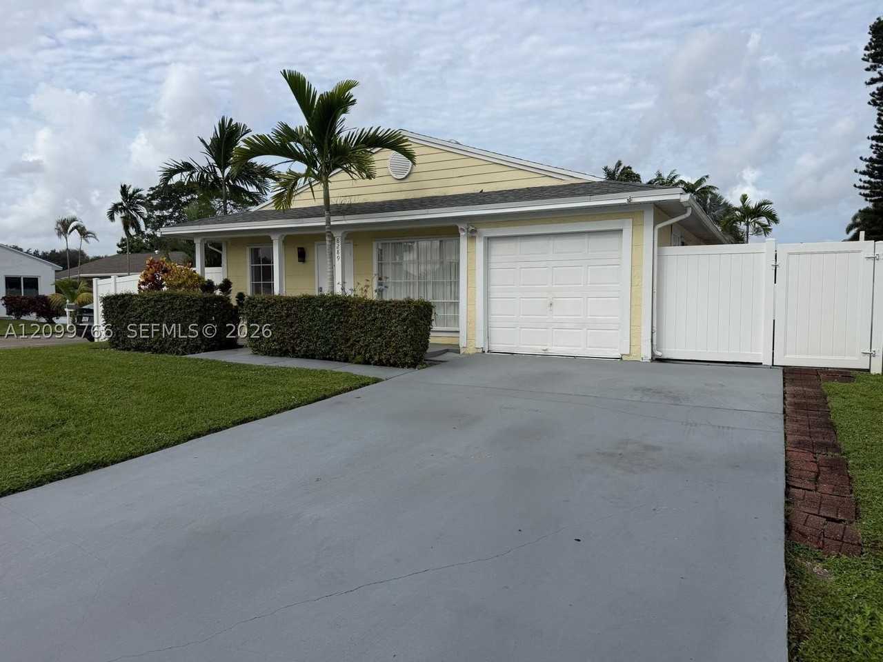 8289 Barnyard Way - Photo 3 of 39